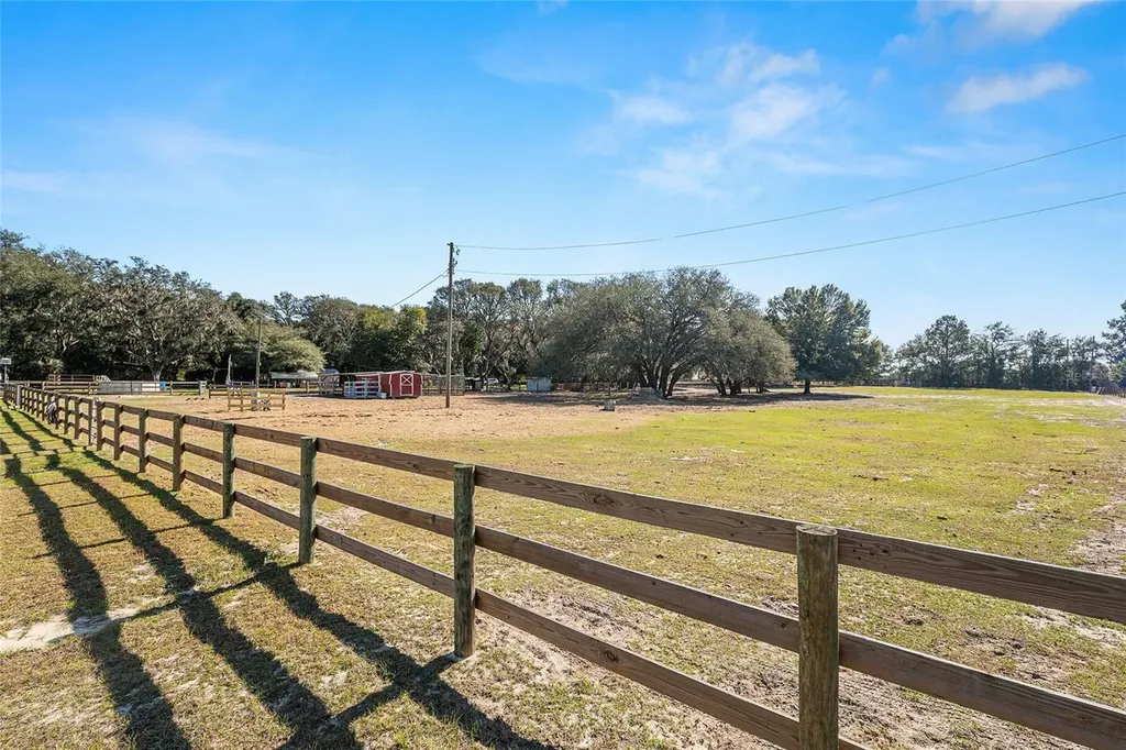 14765 SE 180th Street Weirsdale FL 32195