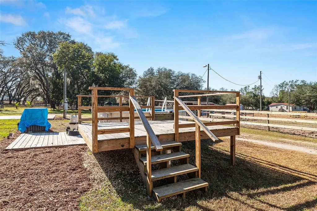 14765 SE 180th Street Weirsdale FL 32195