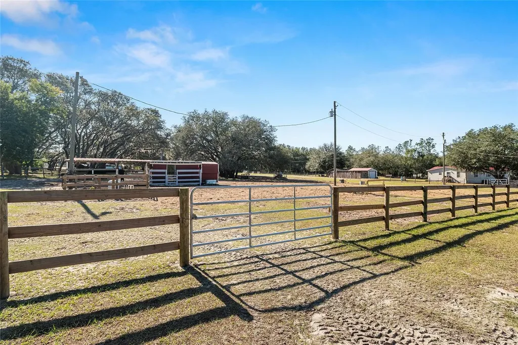 14765 SE 180th Street Weirsdale FL 32195