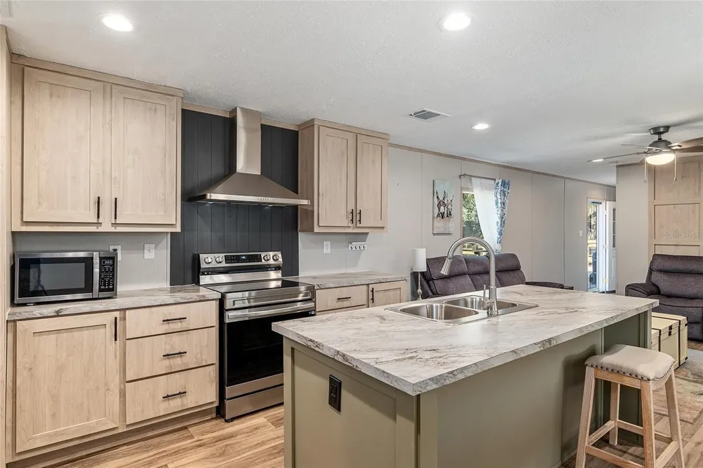 14765 SE 180th Street Weirsdale FL 32195
