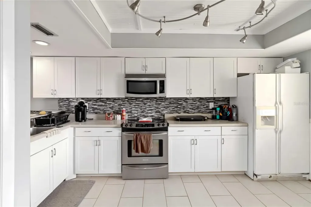 118 Lakeview Way Oldsmar FL 34677