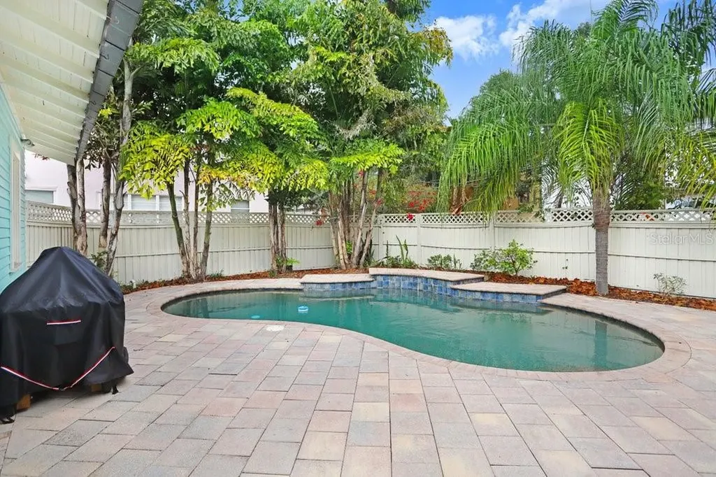 1801 W Hills Avenue Tampa FL 33606