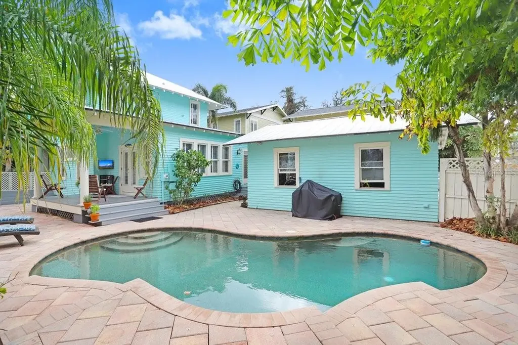 1801 W Hills Avenue Tampa FL 33606