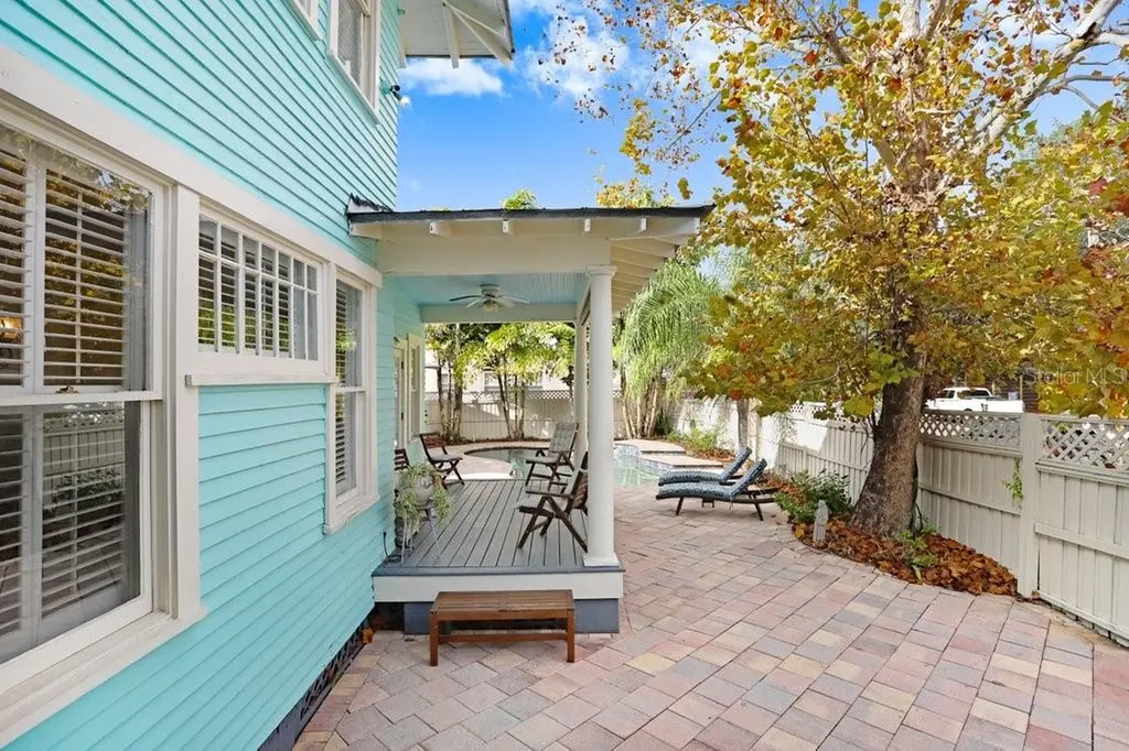 1801 W Hills Avenue Tampa FL 33606