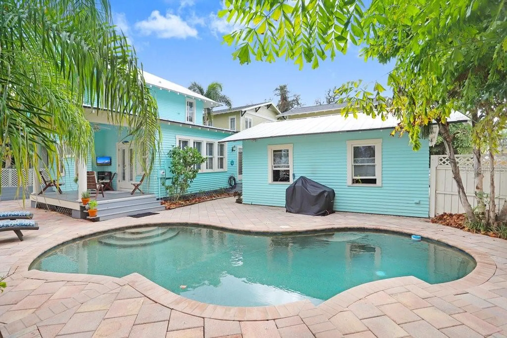 1801 W Hills Avenue Tampa FL 33606