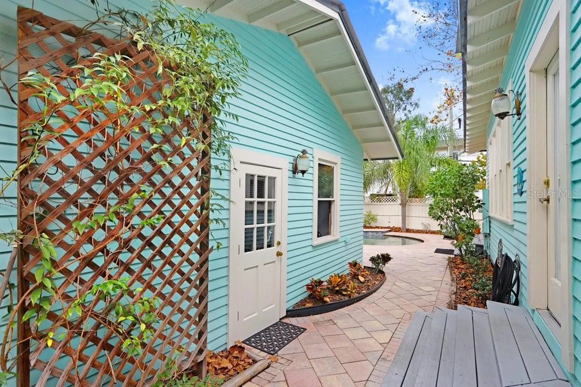 1801 W Hills Avenue Tampa FL 33606
