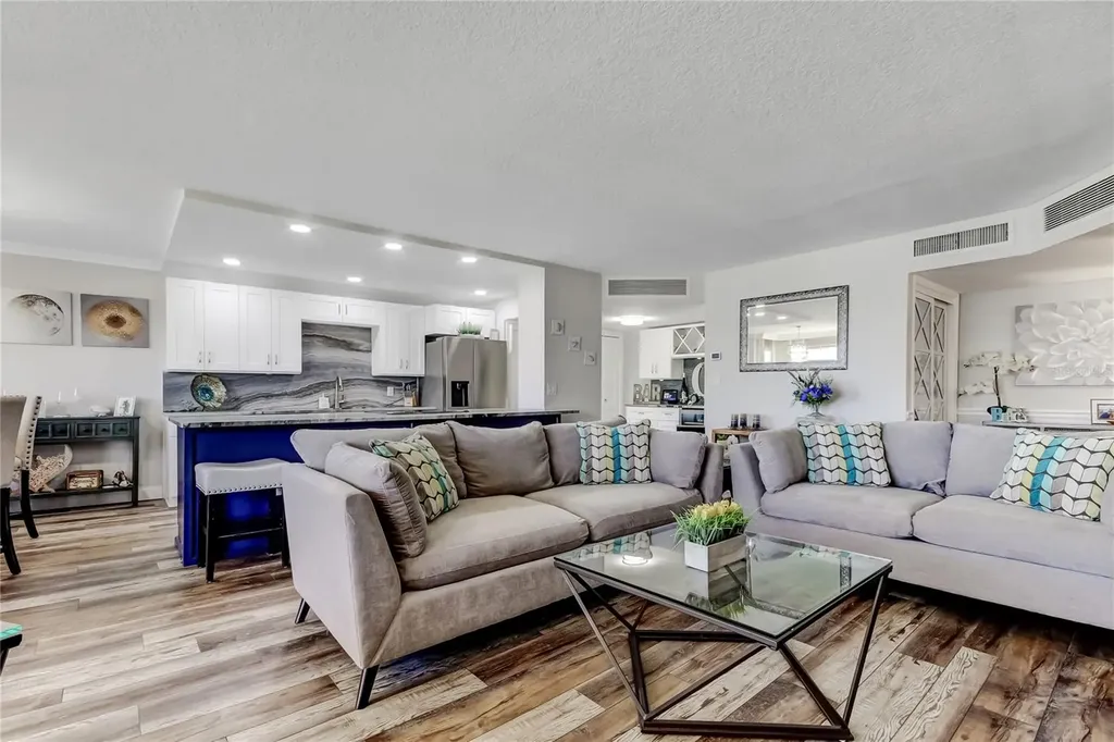 644 Island Way Clearwater Beach FL 33767