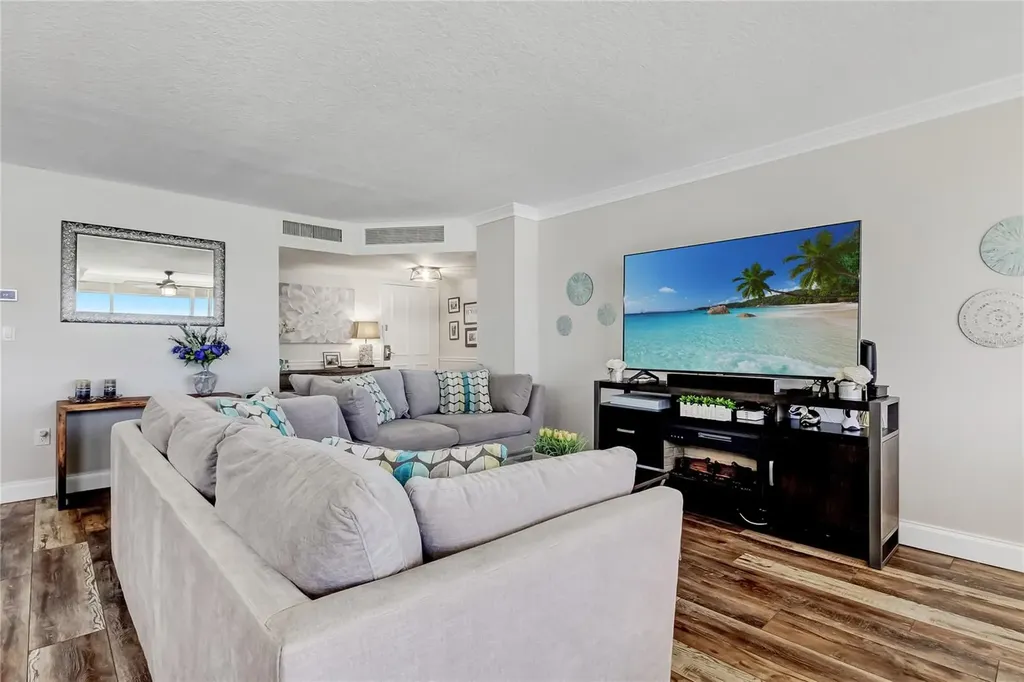 644 Island Way Clearwater Beach FL 33767