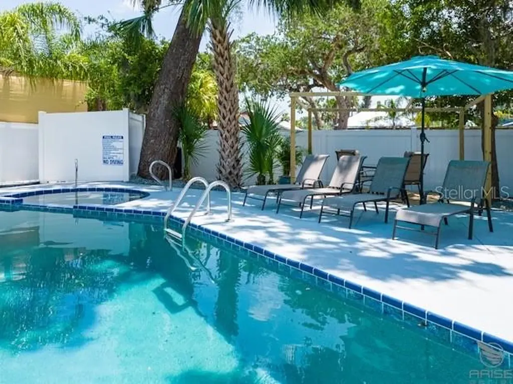 301 Live Oak Street New Smyrna Beach FL 32168