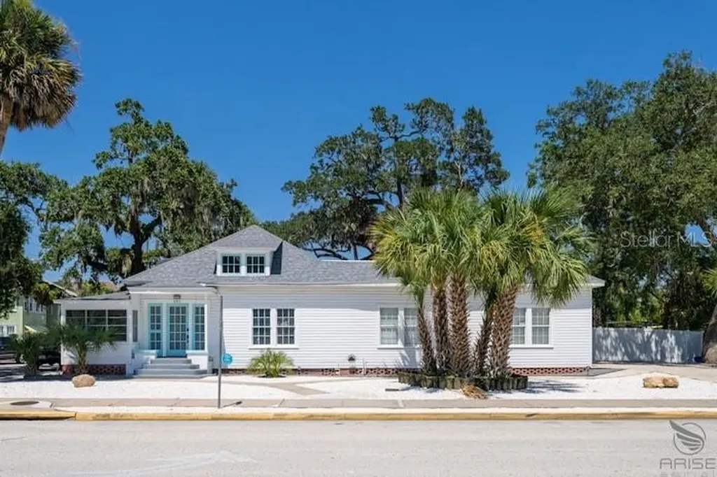 301 Live Oak Street New Smyrna Beach FL 32168