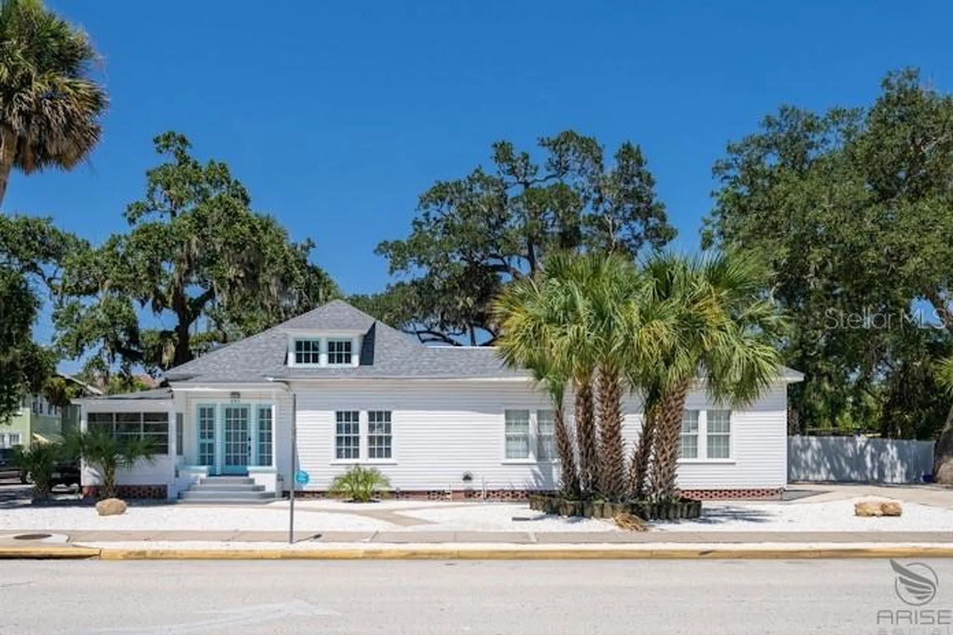 301 Live Oak Street New Smyrna Beach FL 32168