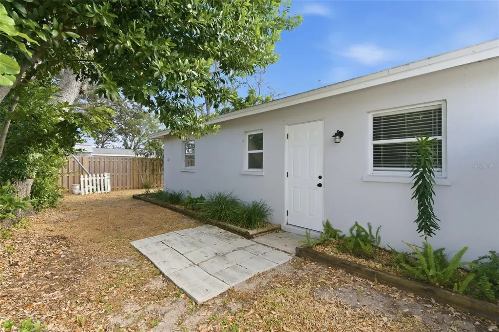 2227-2229 Montclair Drive Sarasota FL 34231