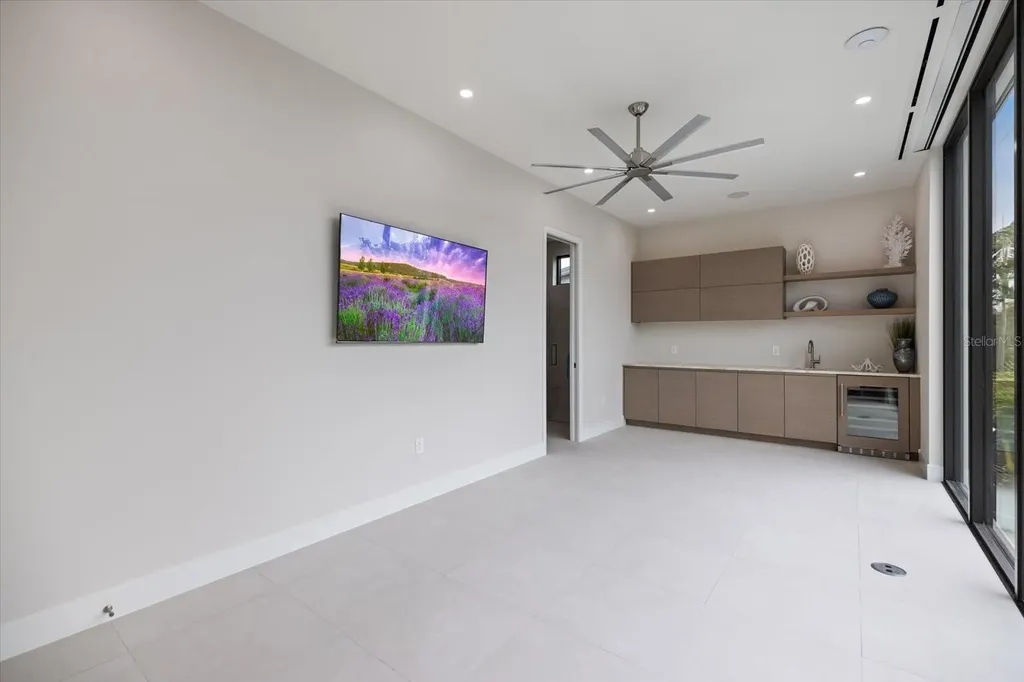 590 De Narvaez Drive Longboat Key FL 34228