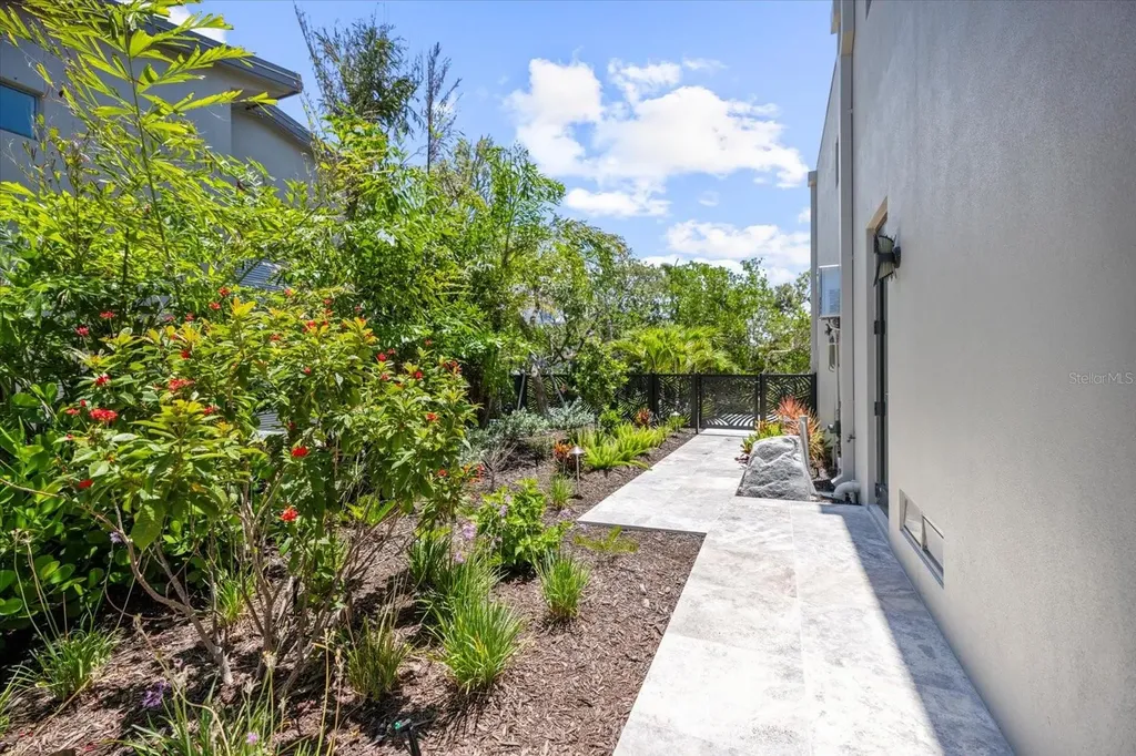 590 De Narvaez Drive Longboat Key FL 34228