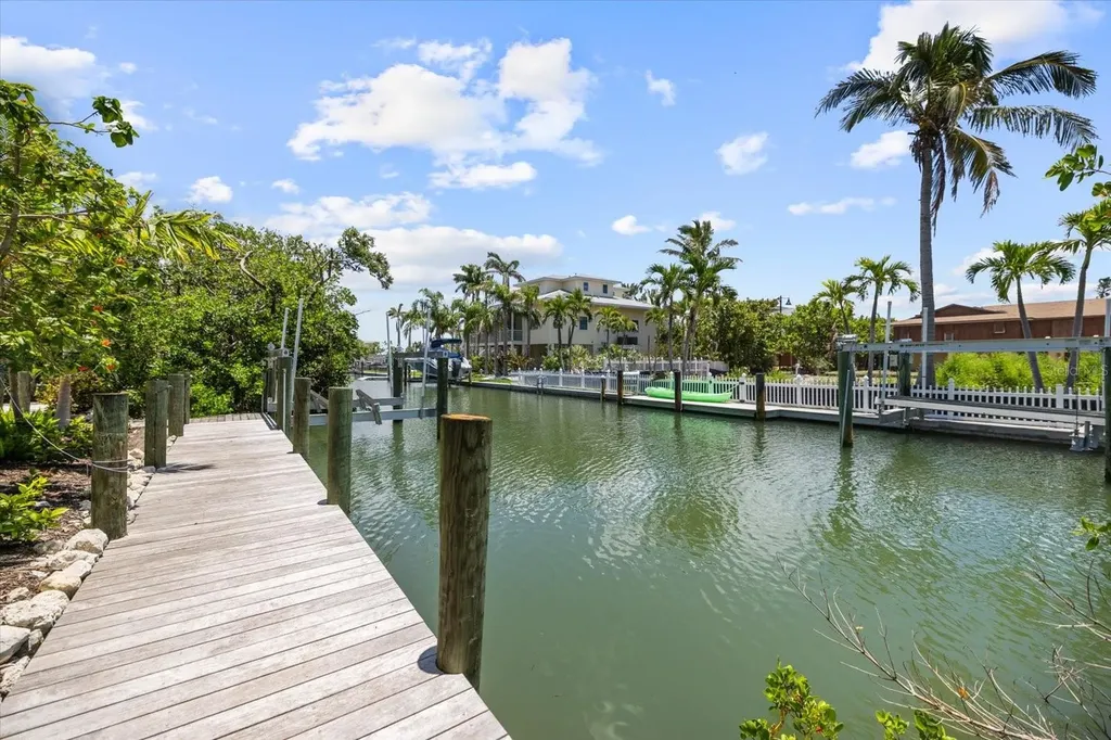 590 De Narvaez Drive Longboat Key FL 34228