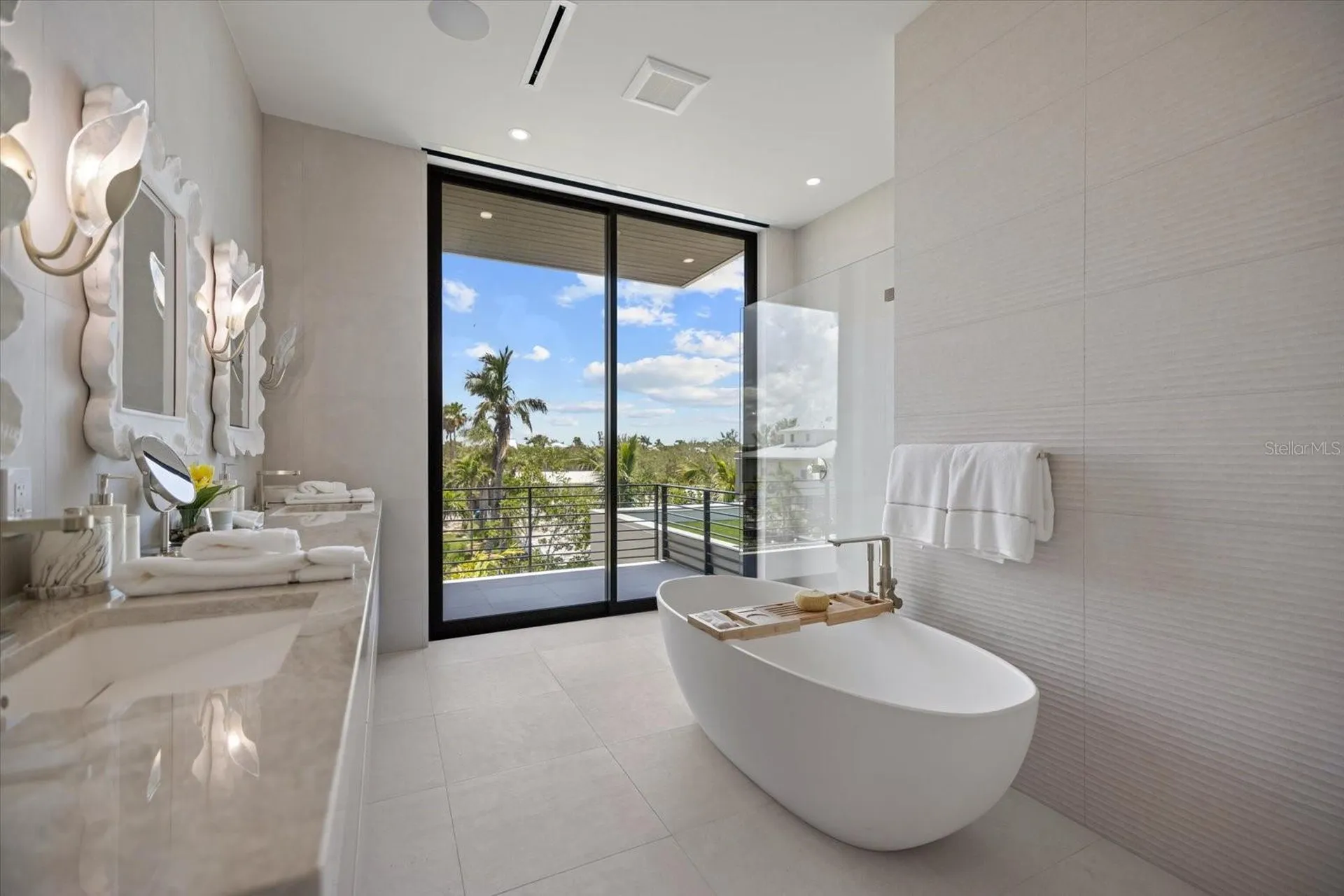590 De Narvaez Drive Longboat Key FL 34228