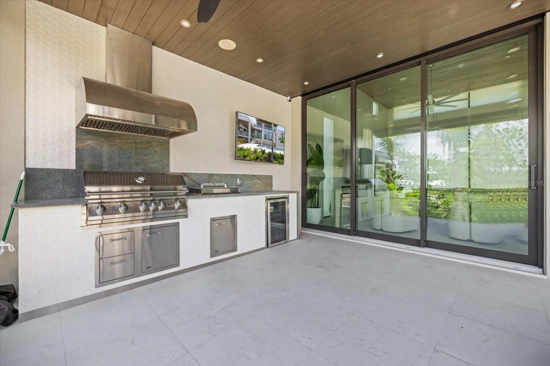590 De Narvaez Drive Longboat Key FL 34228