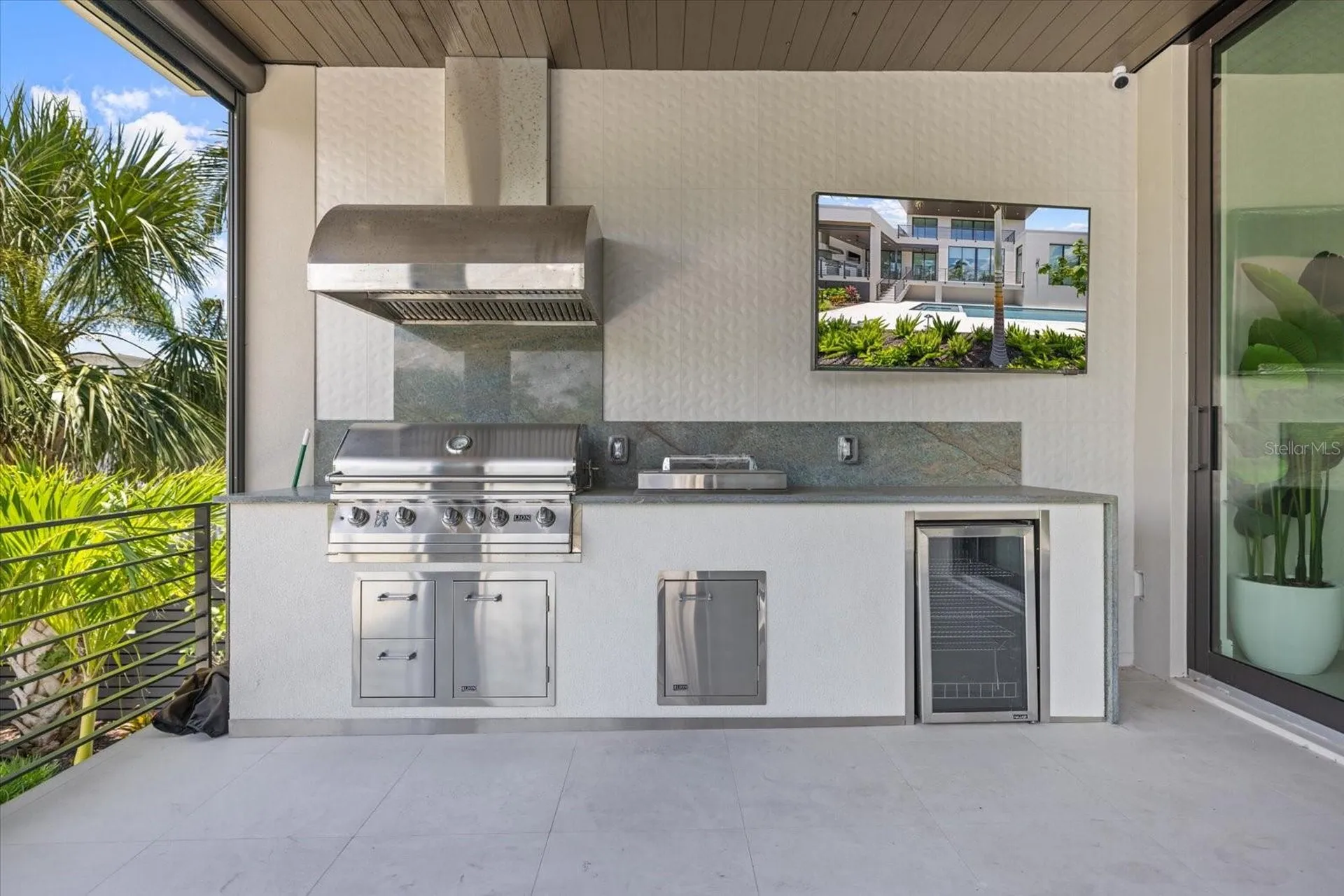 590 De Narvaez Drive Longboat Key FL 34228