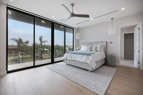 590 De Narvaez Drive Longboat Key FL 34228
