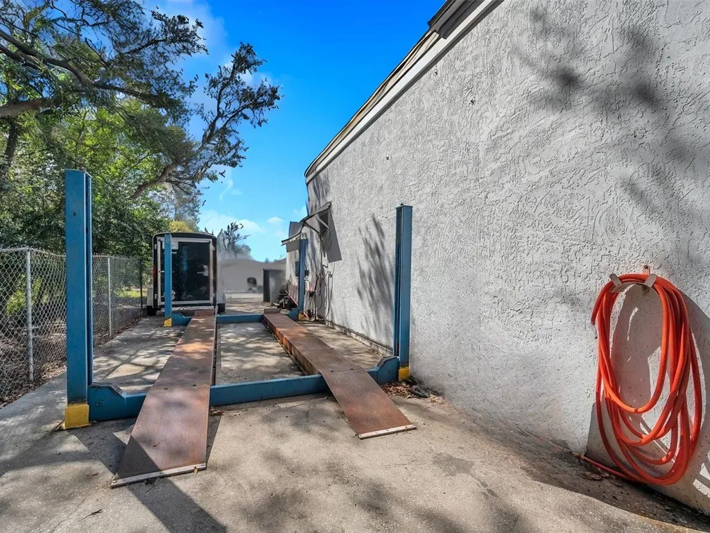 1941 S Pinellas Avenue Tarpon Springs FL 34689