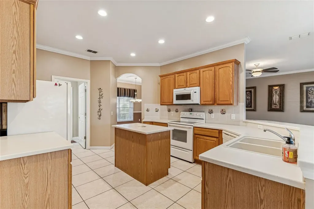 308 Beacon Avenue Kissimmee FL 34759