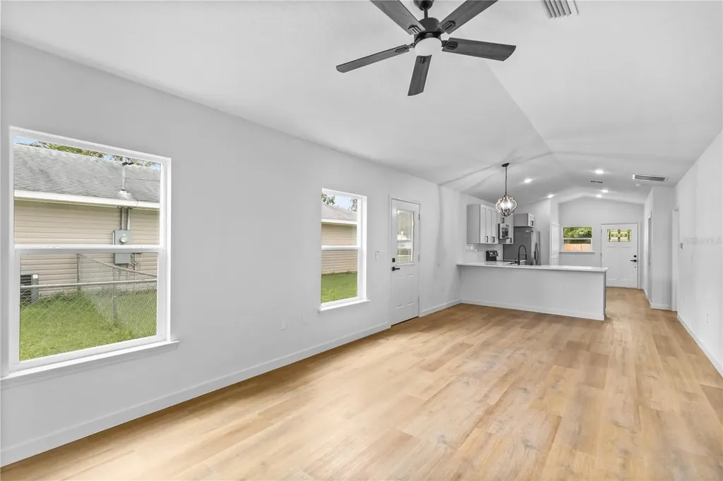 1012 E Hazzard Eustis FL 32726