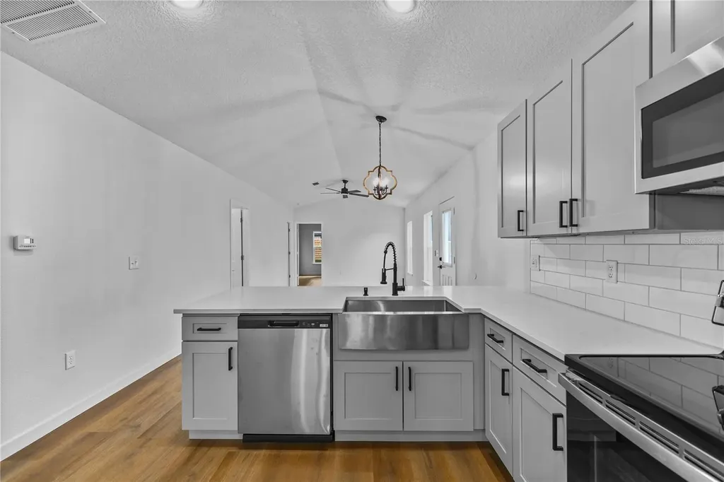 1012 E Hazzard Eustis FL 32726