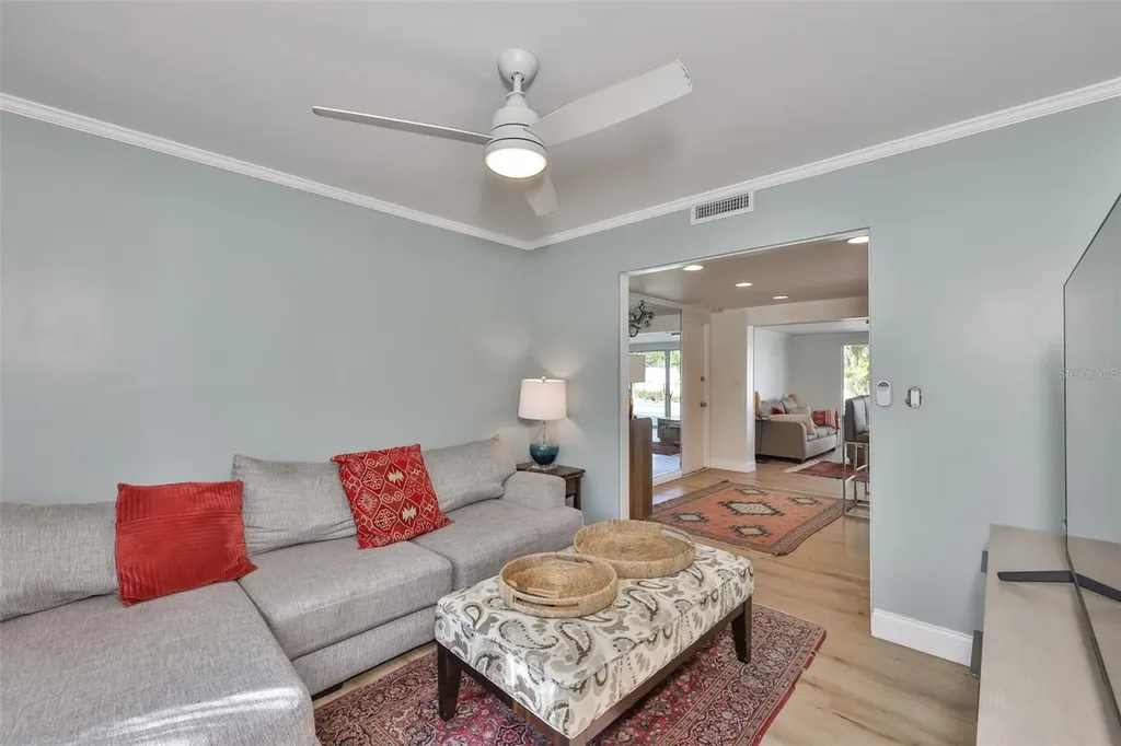 1279 86th Avenue N St Petersburg FL 33702