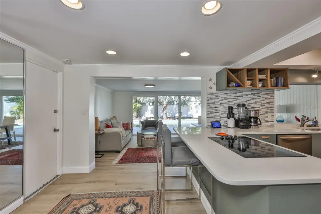 1279 86th Avenue N St Petersburg FL 33702