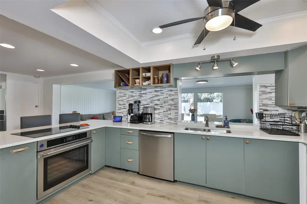 1279 86th Avenue N St Petersburg FL 33702