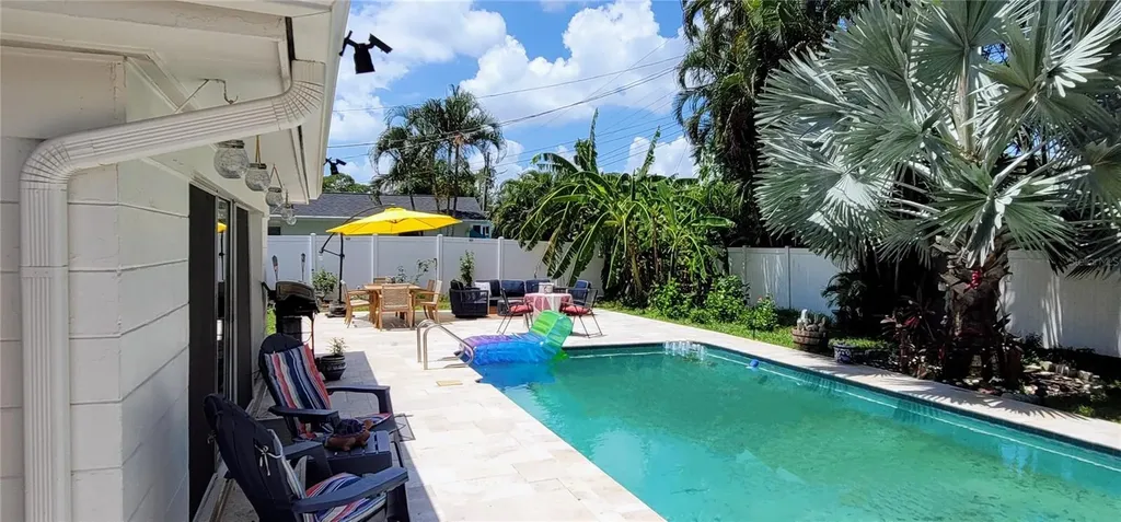1279 86th Avenue N St Petersburg FL 33702