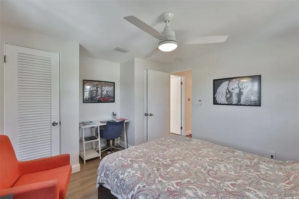 1279 86th Avenue N St Petersburg FL 33702
