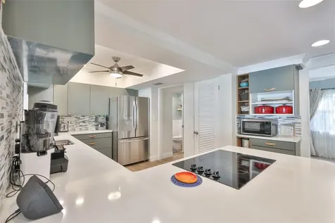 1279 86th Avenue N St Petersburg FL 33702