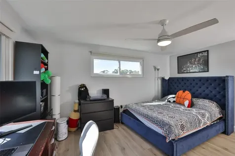 1279 86th Avenue N St Petersburg FL 33702