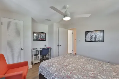1279 86th Avenue N St Petersburg FL 33702