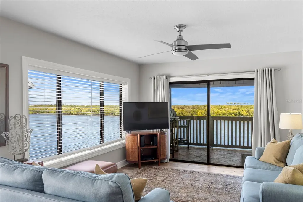 817 B Bahia Del Sol Drive Ruskin FL 33570