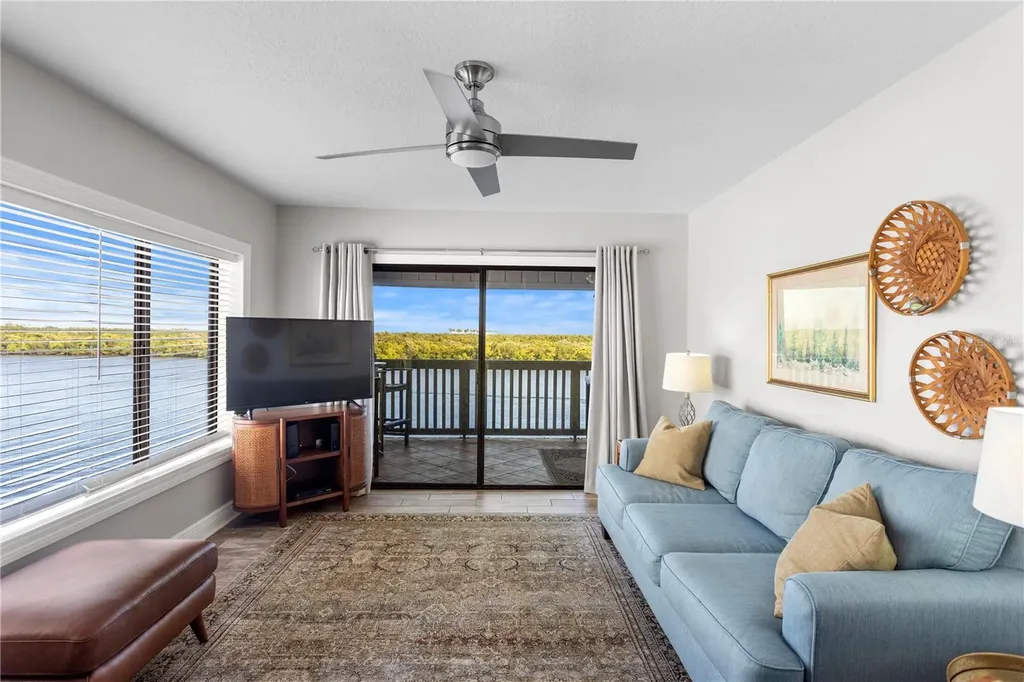 817 B Bahia Del Sol Drive Ruskin FL 33570