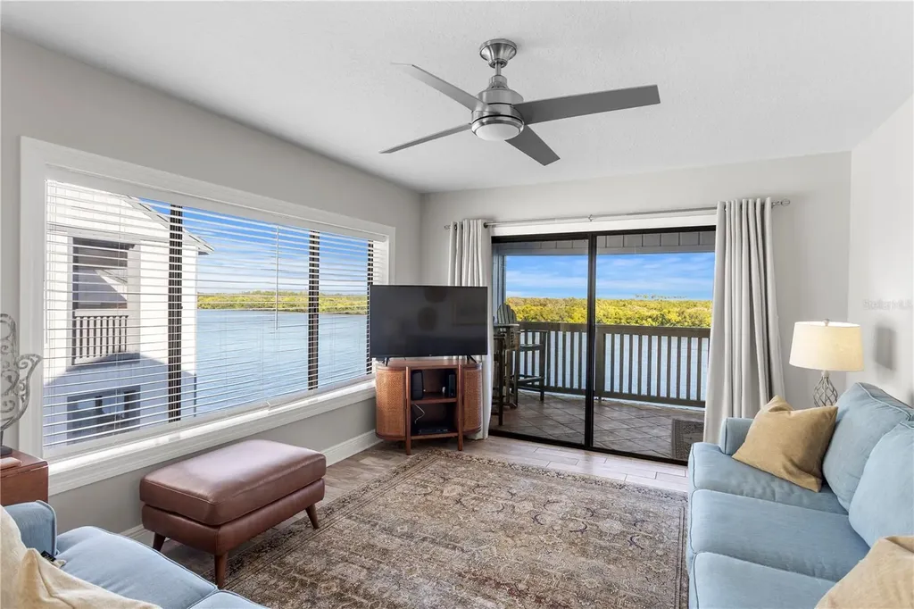 817 B Bahia Del Sol Drive Ruskin FL 33570