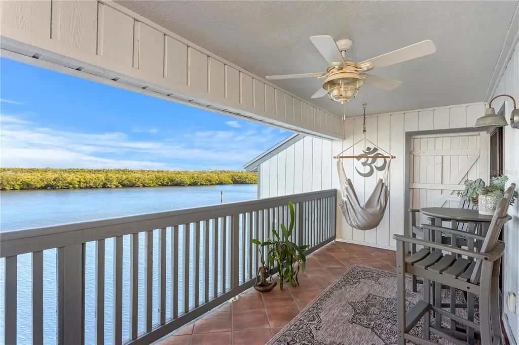 817 B Bahia Del Sol Drive Ruskin FL 33570