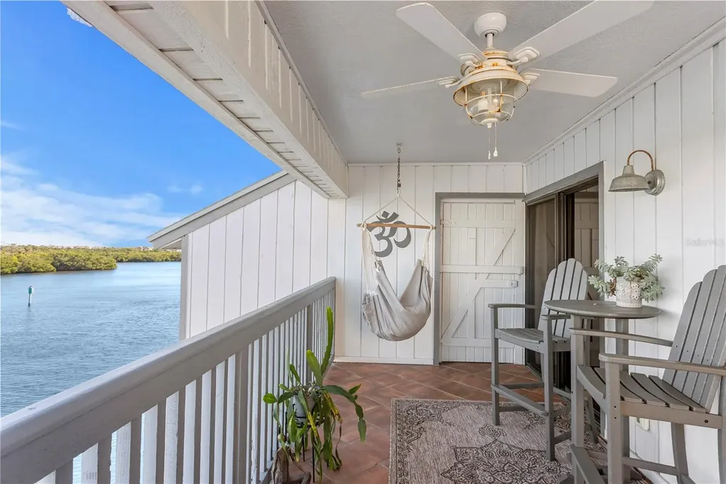 817 B Bahia Del Sol Drive Ruskin FL 33570