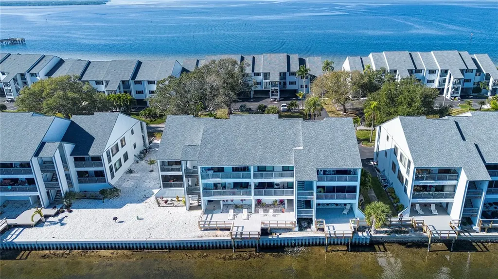 817 B Bahia Del Sol Drive Ruskin FL 33570