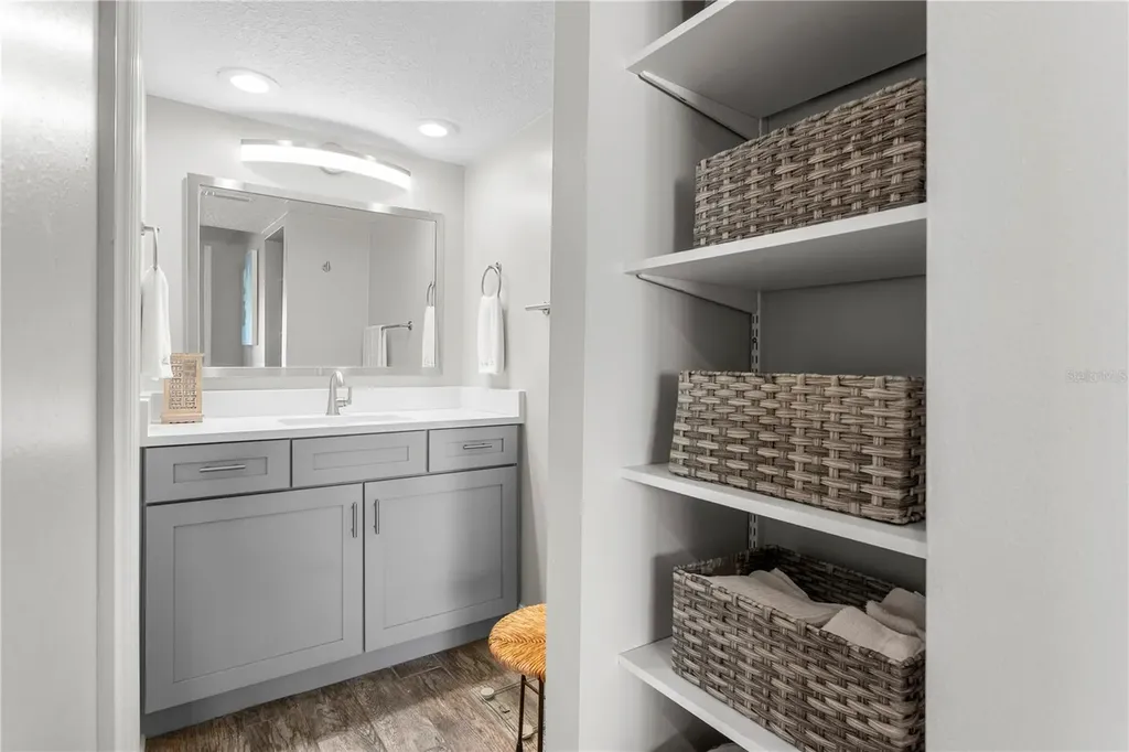 817 B Bahia Del Sol Drive Ruskin FL 33570