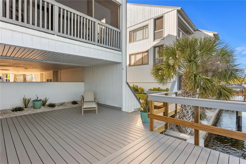 817 B Bahia Del Sol Drive Ruskin FL 33570