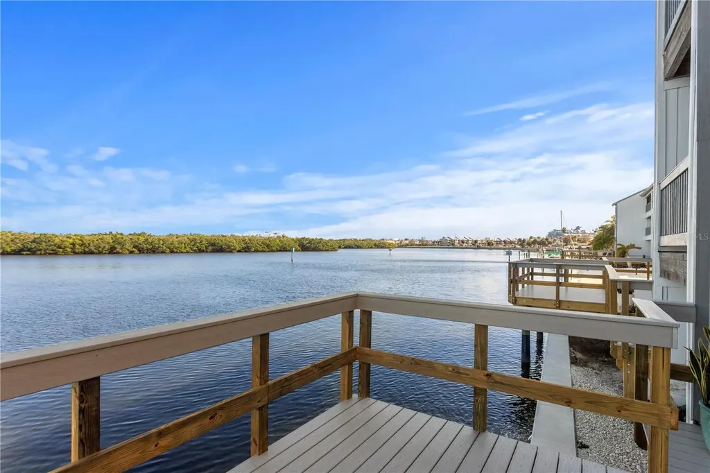 817 B Bahia Del Sol Drive Ruskin FL 33570