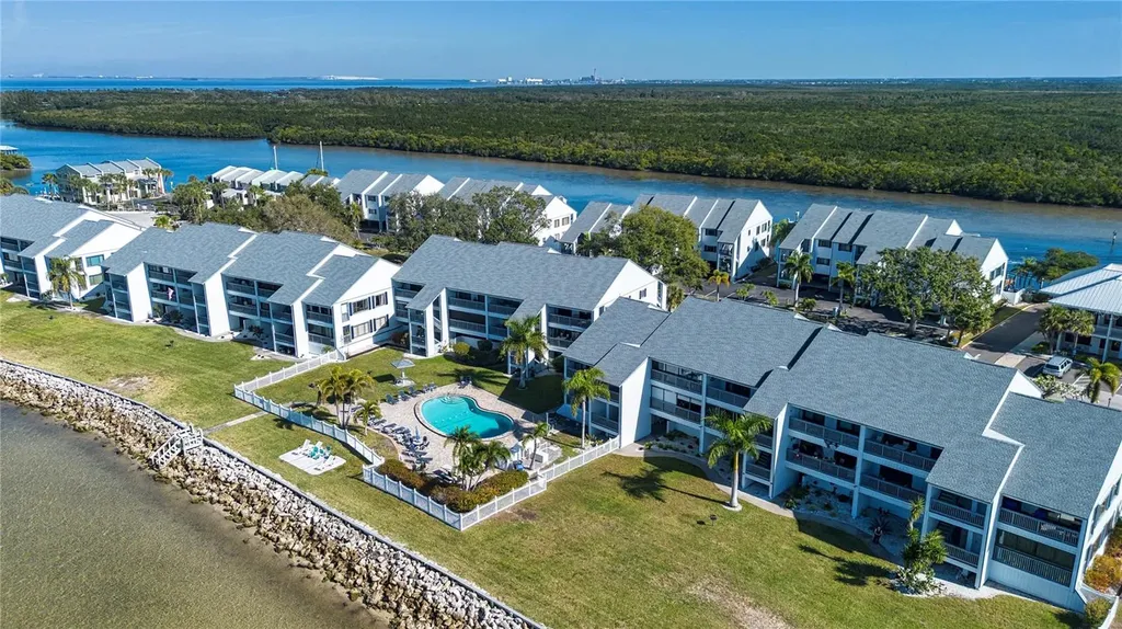 817 B Bahia Del Sol Drive Ruskin FL 33570