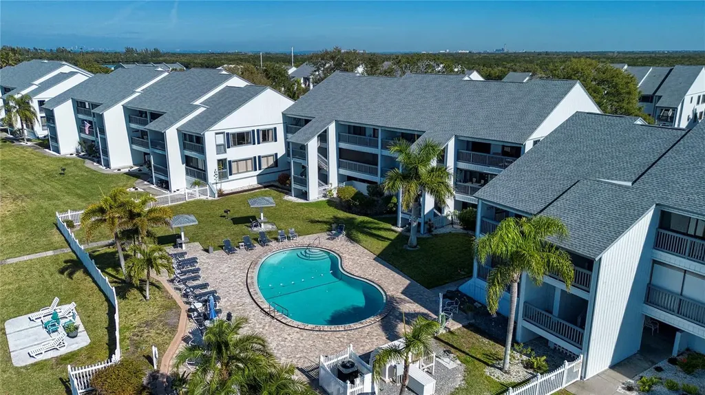 817 B Bahia Del Sol Drive Ruskin FL 33570