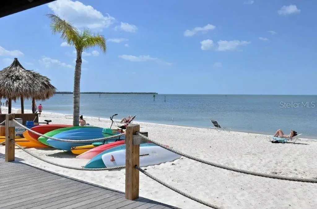 817 B Bahia Del Sol Drive Ruskin FL 33570