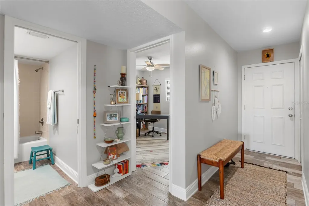 817 B Bahia Del Sol Drive Ruskin FL 33570