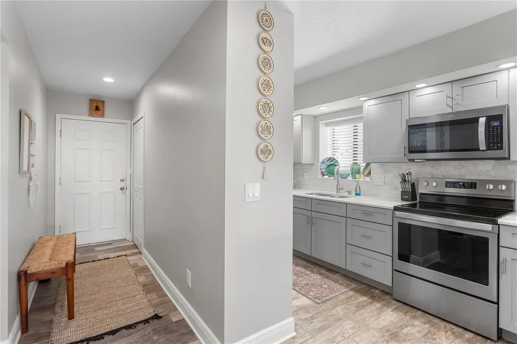 817 B Bahia Del Sol Drive Ruskin FL 33570