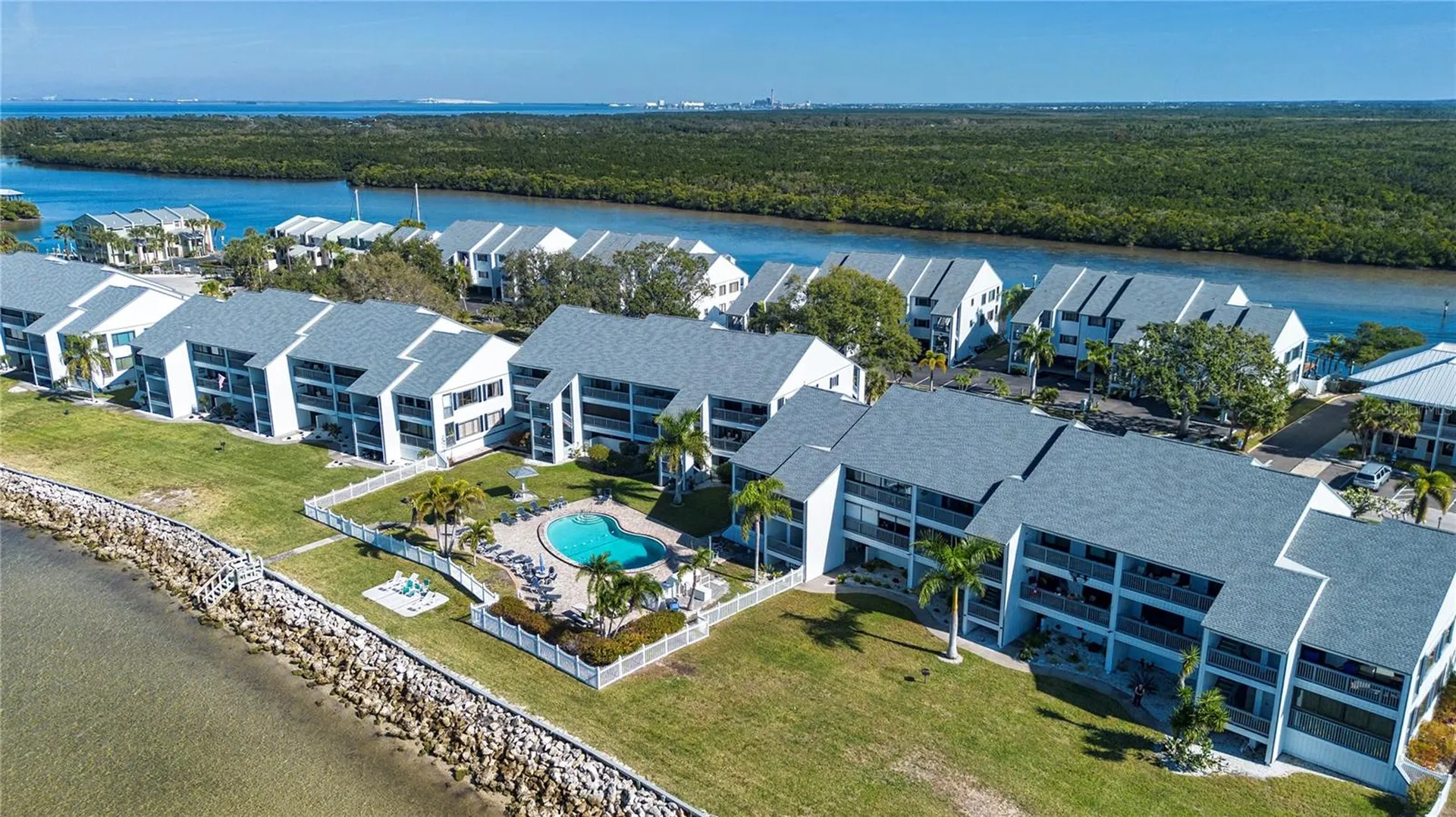 817 B Bahia Del Sol Drive Ruskin FL 33570